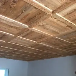 SOFFITTO IN LEGNO A QUADROTTI